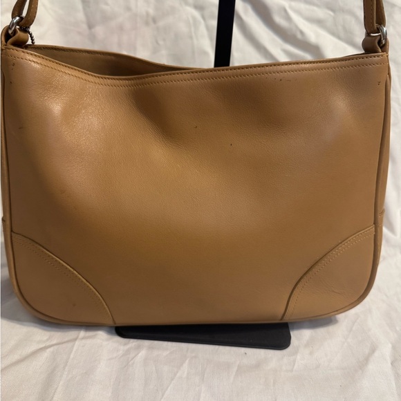 Vintage Coach 8148 Tan Leather Shoulder Bag with Adjustable Strap - Picture 3 of 10